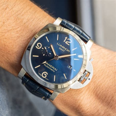 panerai luminor pam01033.